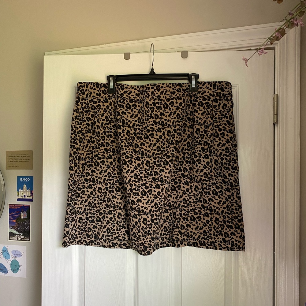 Loft leopard print mini skirt! Size 20